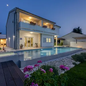 A Touch Of Luxury And Comfort - Irena Villa